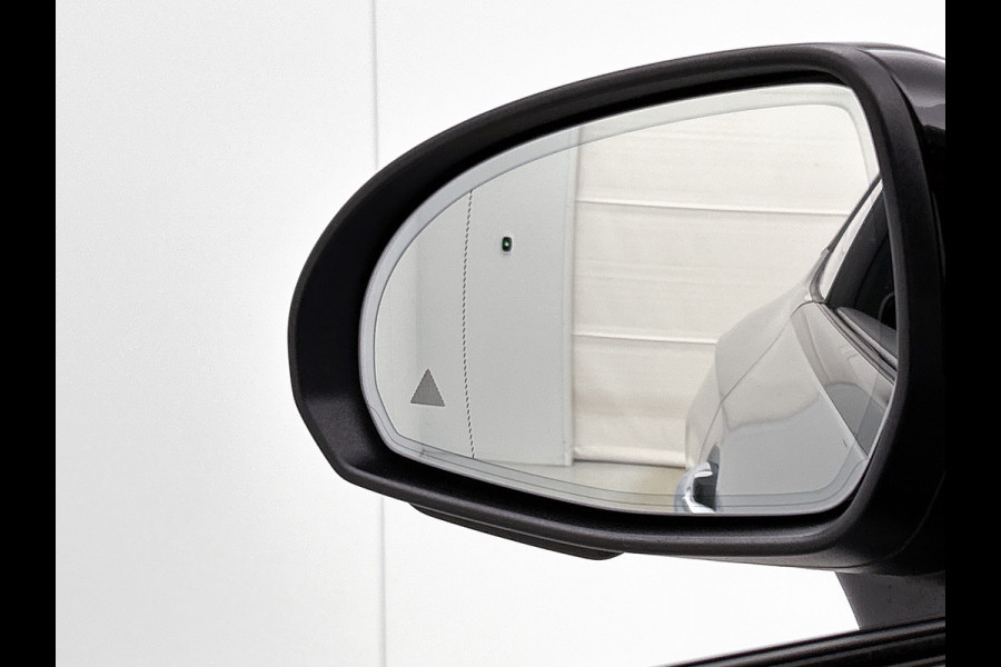 Mercedes-Benz CLE Coupé 300 e AMG Plug-In Hybride AMG Line Premium Plus | Night Pakket | Trekhaak | Distronic | Panorama Schuif-Kanteldak | Stuur en Stoelverwarming. Inclusief 24 maanden MB Certified garantie voor Europa.