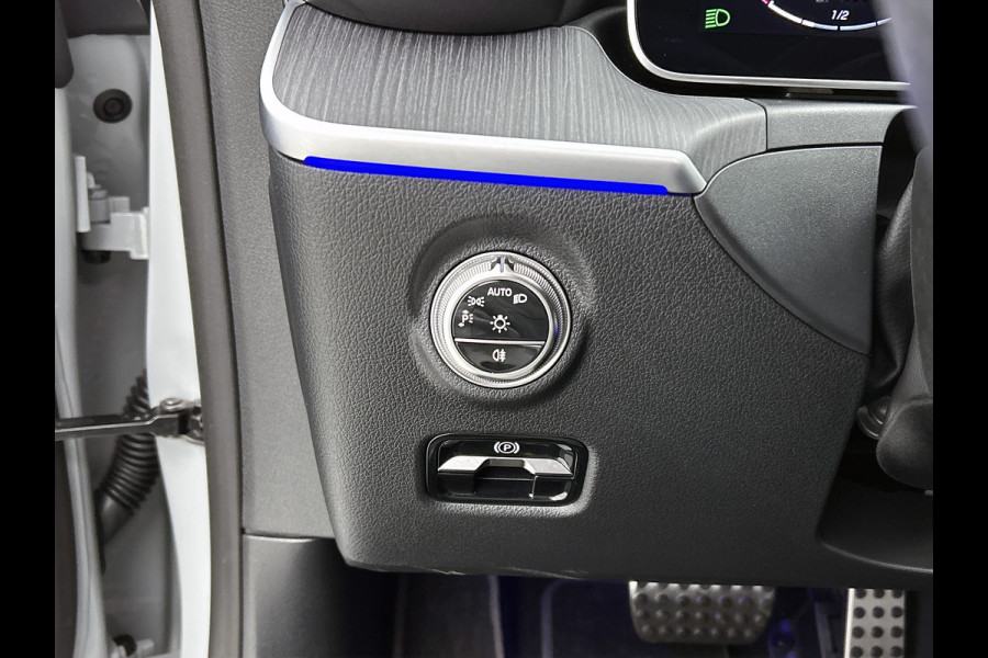 Mercedes-Benz CLE Coupé 300 e AMG Plug-In Hybride AMG Line Premium Plus | Night Pakket | Trekhaak | Distronic | Panorama Schuif-Kanteldak | Stuur en Stoelverwarming. Inclusief 24 maanden MB Certified garantie voor Europa.