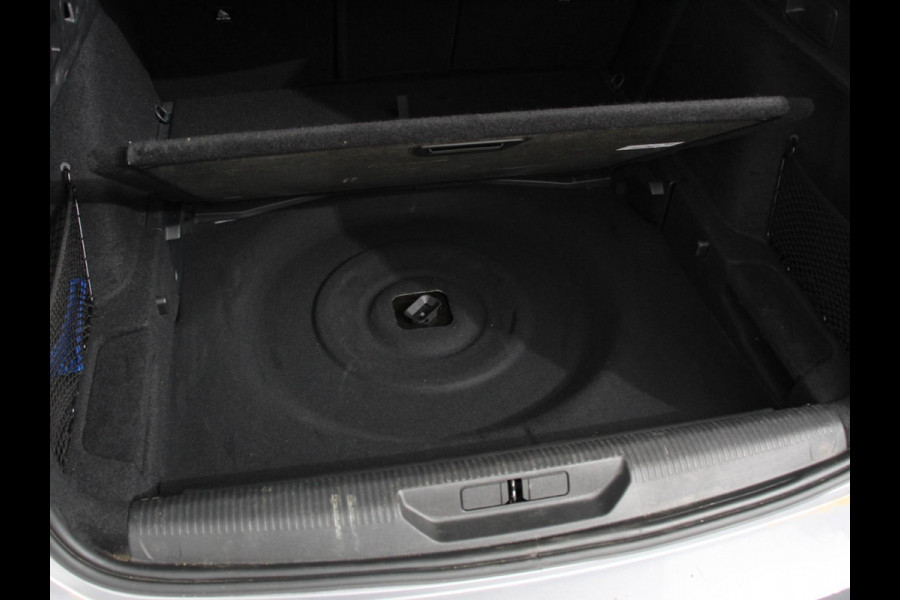 Peugeot 308 1.2 PureTech GT Climate control Adaptive cruise control Parkeersensoren Achteruitrijcamera Navigatie  LED Apple Carplay/ Android Auto