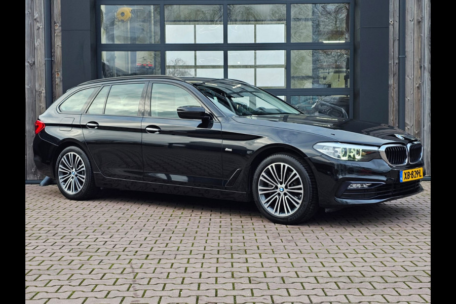BMW 5 Serie Touring 520i High Executive Sport Line | Automaat | Trekhaak | Navi | Stoel & stuurverwarming | Camera |