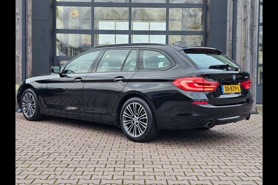 BMW 5 Serie Touring 520i High Executive Sport Line | Automaat | Trekhaak | Navi | Stoel & stuurverwarming | Camera |