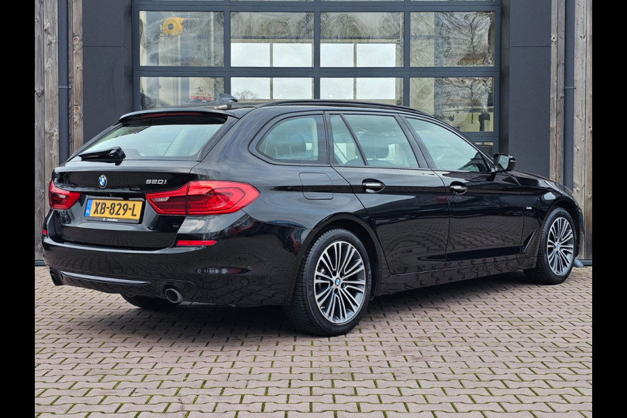 BMW 5 Serie Touring 520i High Executive Sport Line | Automaat | Trekhaak | Navi | Stoel & stuurverwarming | Camera |