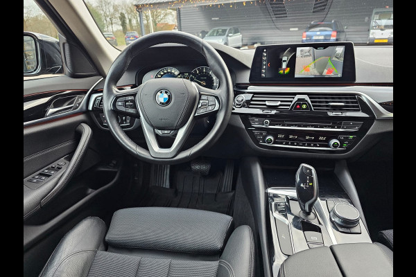 BMW 5 Serie Touring 520i High Executive Sport Line | Automaat | Trekhaak | Navi | Stoel & stuurverwarming | Camera |