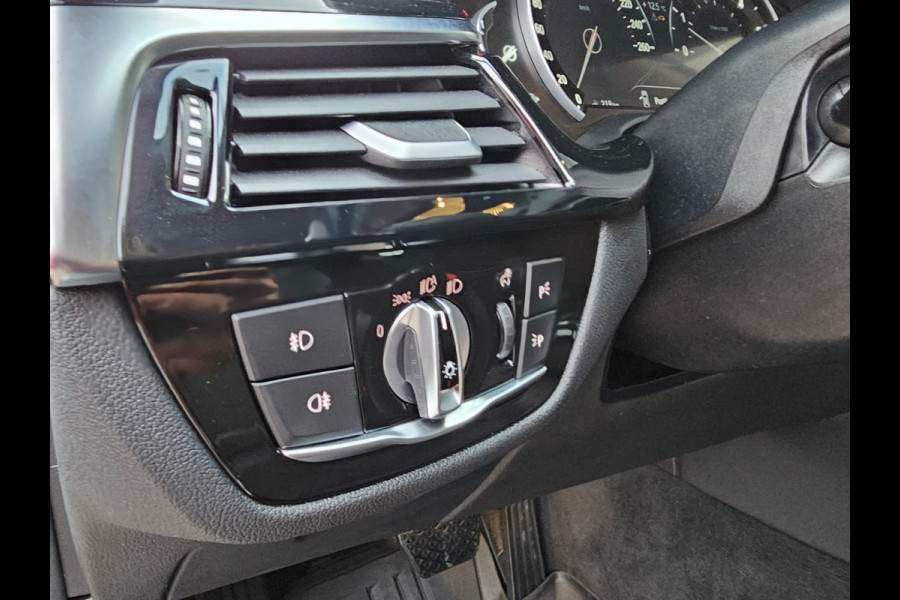 BMW 5 Serie Touring 520i High Executive Sport Line | Automaat | Trekhaak | Navi | Stoel & stuurverwarming | Camera |