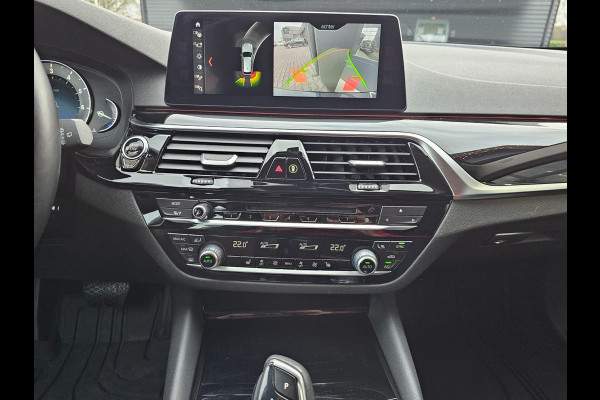 BMW 5 Serie Touring 520i High Executive Sport Line | Automaat | Trekhaak | Navi | Stoel & stuurverwarming | Camera |