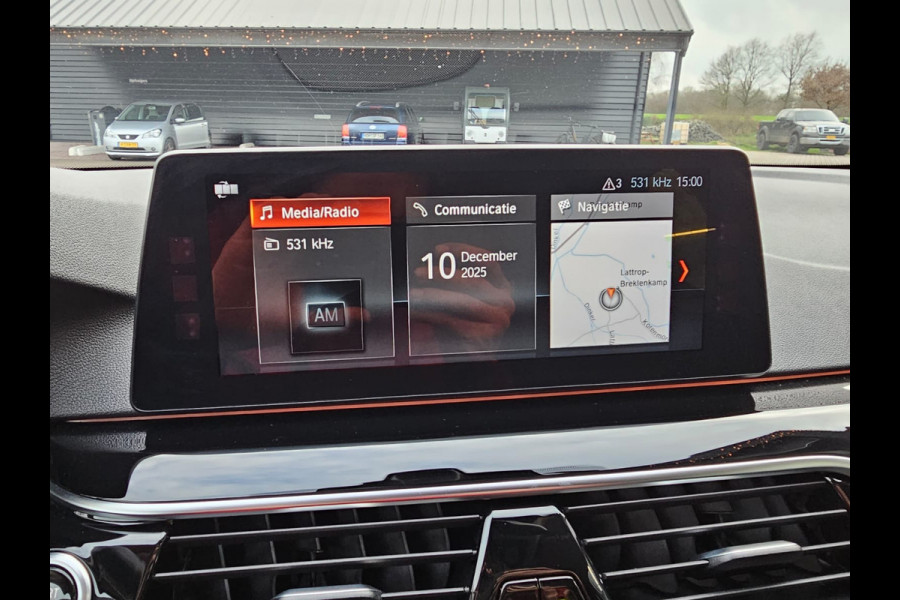 BMW 5 Serie Touring 520i High Executive Sport Line | Automaat | Trekhaak | Navi | Stoel & stuurverwarming | Camera |