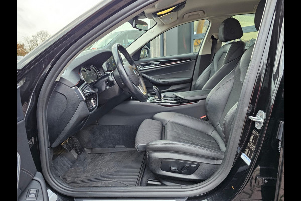 BMW 5 Serie Touring 520i High Executive Sport Line | Automaat | Trekhaak | Navi | Stoel & stuurverwarming | Camera |