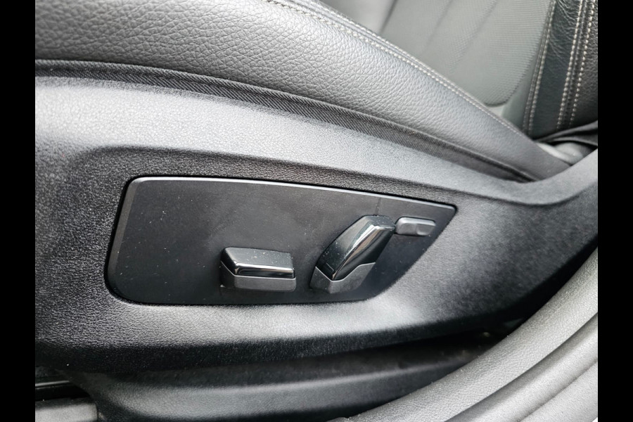 BMW 5 Serie Touring 520i High Executive Sport Line | Automaat | Trekhaak | Navi | Stoel & stuurverwarming | Camera |