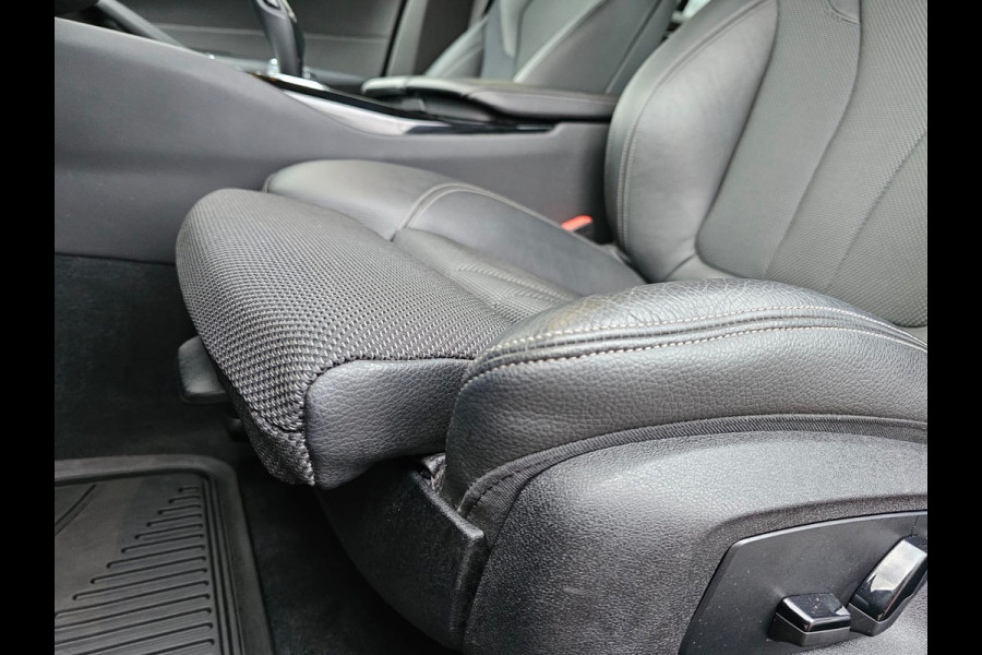 BMW 5 Serie Touring 520i High Executive Sport Line | Automaat | Trekhaak | Navi | Stoel & stuurverwarming | Camera |