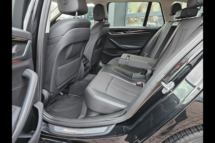 BMW 5 Serie Touring 520i High Executive Sport Line | Automaat | Trekhaak | Navi | Stoel & stuurverwarming | Camera |