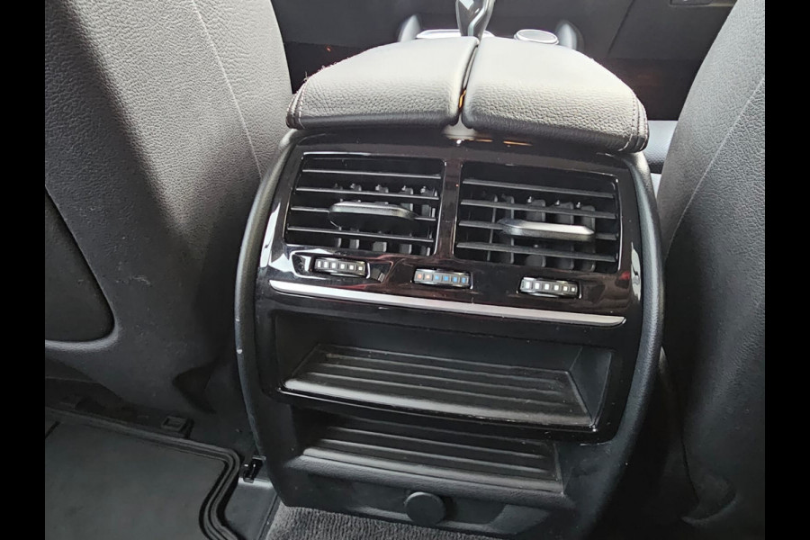 BMW 5 Serie Touring 520i High Executive Sport Line | Automaat | Trekhaak | Navi | Stoel & stuurverwarming | Camera |