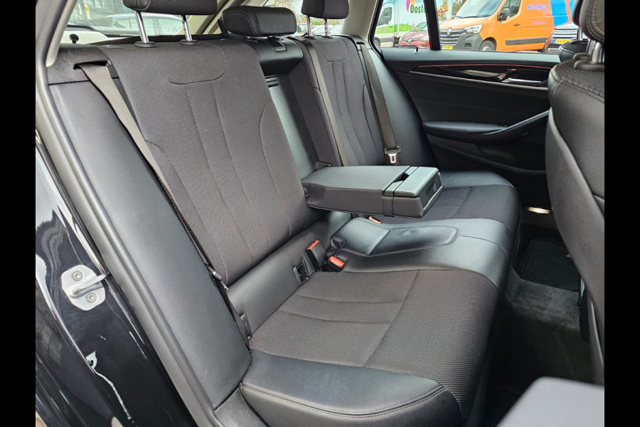 BMW 5 Serie Touring 520i High Executive Sport Line | Automaat | Trekhaak | Navi | Stoel & stuurverwarming | Camera |