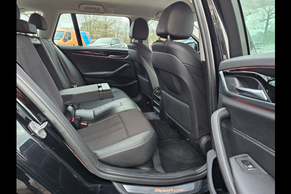 BMW 5 Serie Touring 520i High Executive Sport Line | Automaat | Trekhaak | Navi | Stoel & stuurverwarming | Camera |