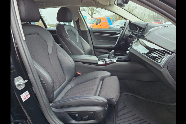 BMW 5 Serie Touring 520i High Executive Sport Line | Automaat | Trekhaak | Navi | Stoel & stuurverwarming | Camera |