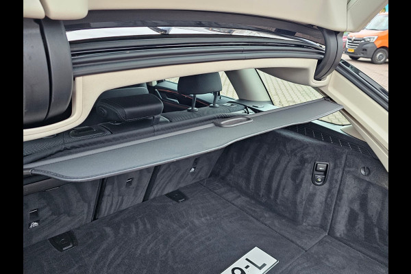 BMW 5 Serie Touring 520i High Executive Sport Line | Automaat | Trekhaak | Navi | Stoel & stuurverwarming | Camera |