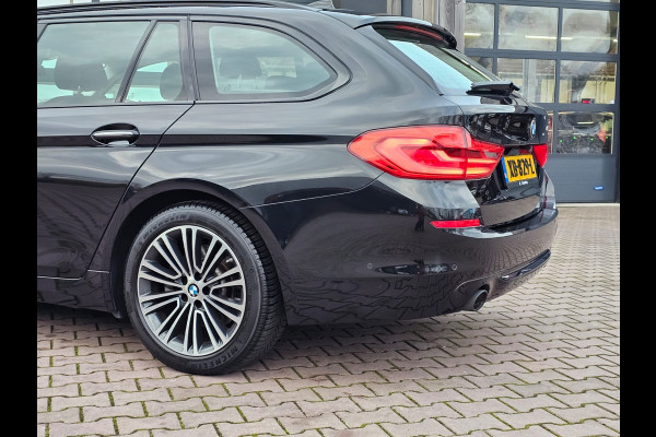 BMW 5 Serie Touring 520i High Executive Sport Line | Automaat | Trekhaak | Navi | Stoel & stuurverwarming | Camera |