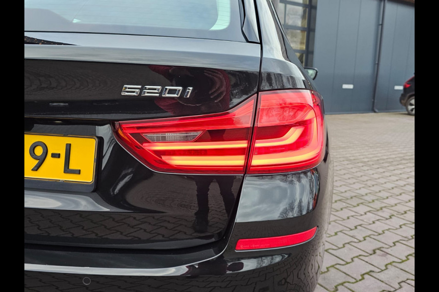BMW 5 Serie Touring 520i High Executive Sport Line | Automaat | Trekhaak | Navi | Stoel & stuurverwarming | Camera |