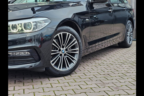 BMW 5 Serie Touring 520i High Executive Sport Line | Automaat | Trekhaak | Navi | Stoel & stuurverwarming | Camera |