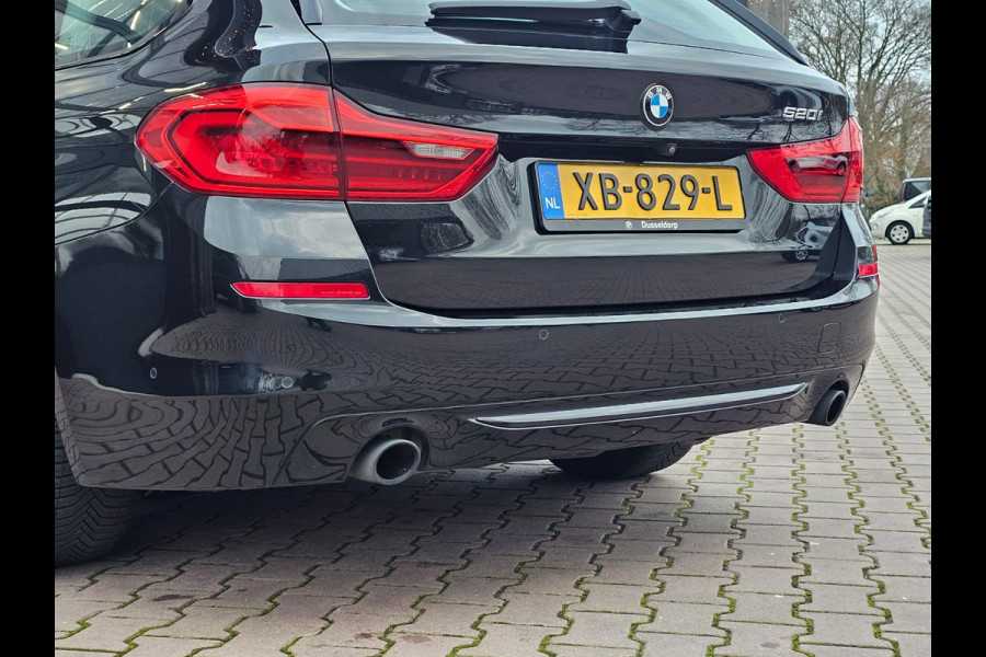 BMW 5 Serie Touring 520i High Executive Sport Line | Automaat | Trekhaak | Navi | Stoel & stuurverwarming | Camera |