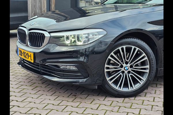 BMW 5 Serie Touring 520i High Executive Sport Line | Automaat | Trekhaak | Navi | Stoel & stuurverwarming | Camera |