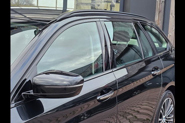 BMW 5 Serie Touring 520i High Executive Sport Line | Automaat | Trekhaak | Navi | Stoel & stuurverwarming | Camera |