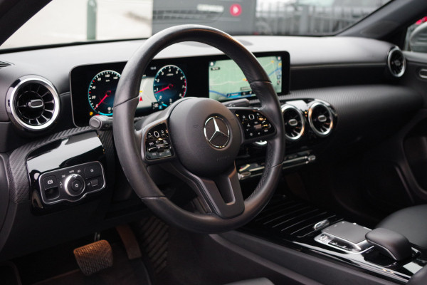 Mercedes-Benz A-Klasse 200 164 PK Automaat Business Solution, Groot-Navigatie, Stoelverwarming