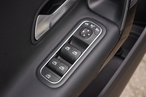 Mercedes-Benz A-Klasse 200 164 PK Automaat Business Solution, Groot-Navigatie, Stoelverwarming