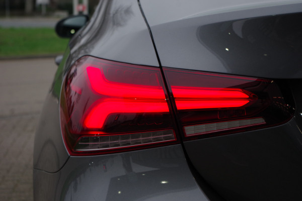 Mercedes-Benz A-Klasse 200 164 PK Automaat Business Solution, Groot-Navigatie, Stoelverwarming