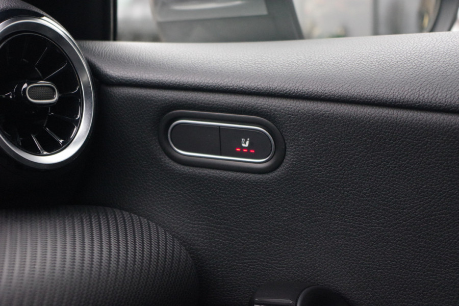 Mercedes-Benz A-Klasse 200 164 PK Automaat Business Solution, Groot-Navigatie, Stoelverwarming