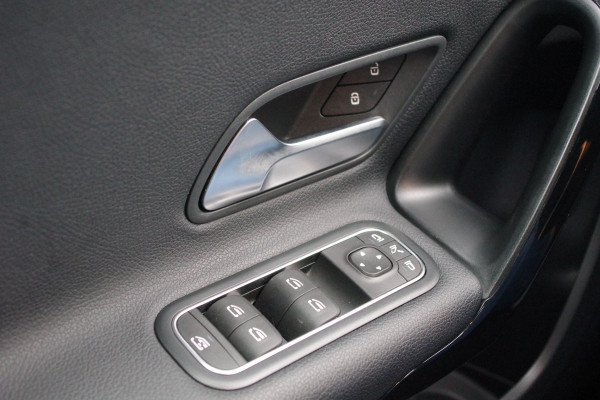 Mercedes-Benz A-Klasse 200 164 PK Automaat Business Solution, Groot-Navigatie, Stoelverwarming