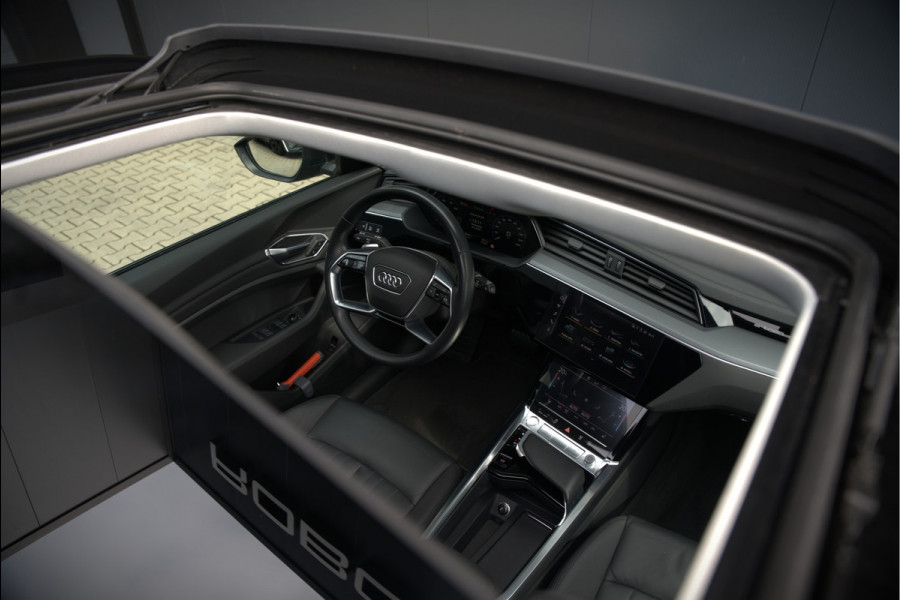 Audi e-tron 50 quattro Business edition Plus 71 kWh | Black Edition | Panoramadak | Memory Seats | Luchtvering | Adaptive Cruise Control | Keyless | Matrix LED | Leder | Stoelverwarming | NAP |
