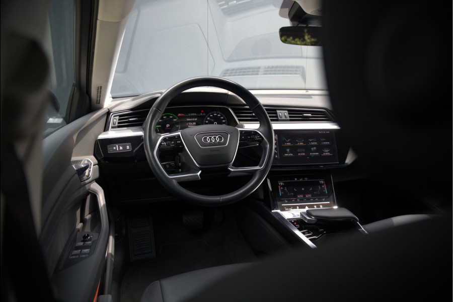 Audi e-tron 50 quattro Business edition Plus 71 kWh | Black Edition | Panoramadak | Memory Seats | Luchtvering | Adaptive Cruise Control | Keyless | Matrix LED | Leder | Stoelverwarming | NAP |
