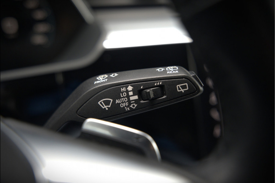 Audi e-tron 50 quattro Business edition Plus 71 kWh | Black Edition | Panoramadak | Memory Seats | Luchtvering | Adaptive Cruise Control | Keyless | Matrix LED | Leder | Stoelverwarming | NAP |