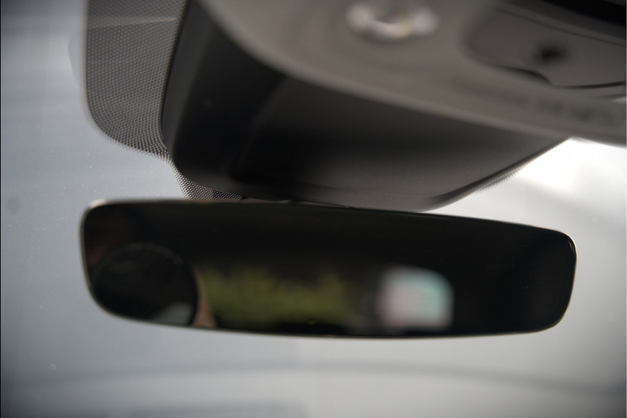 Audi e-tron 50 quattro Business edition Plus 71 kWh | Black Edition | Panoramadak | Memory Seats | Luchtvering | Adaptive Cruise Control | Keyless | Matrix LED | Leder | Stoelverwarming | NAP |