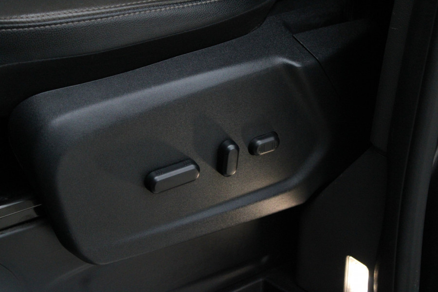 Ford Tourneo Custom 320 2.0 TDCI L2H1 185pk - 2x Schuif - Xenon - Trekhaak - Standkachel - Leder - Camera - Carplay - Blindspot - Rijklaar
