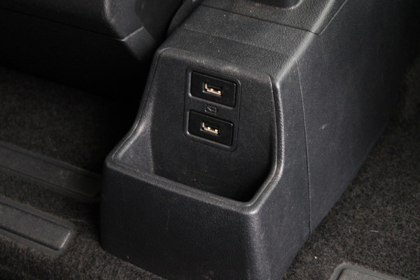 Ford Tourneo Custom 320 2.0 TDCI L2H1 185pk - 2x Schuif - Xenon - Trekhaak - Standkachel - Leder - Camera - Carplay - Blindspot - Rijklaar