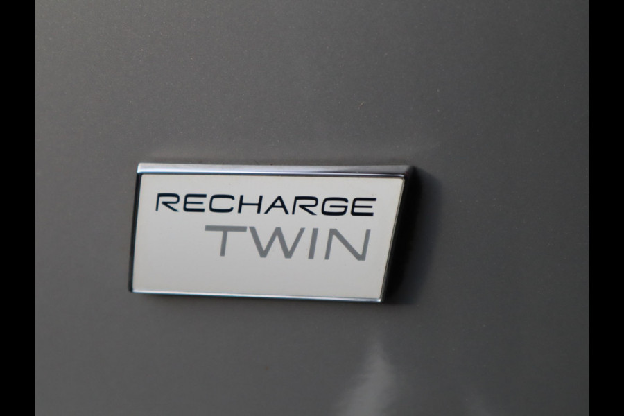 Volvo XC40 Recharge Twin Ultimate 78 kWh / Panoramadak / Stoelverwarming / Parkeersensoren voor+achter / Apple Carplay/Android Auto / 19 Inch / LED / Harman Kardon