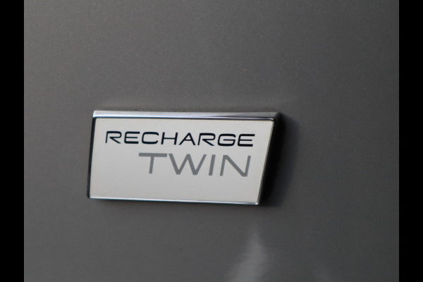 Volvo XC40 Recharge Twin Ultimate 78 kWh / Panoramadak / Stoelverwarming / Parkeersensoren voor+achter / Apple Carplay/Android Auto / 19 Inch / LED / Harman Kardon