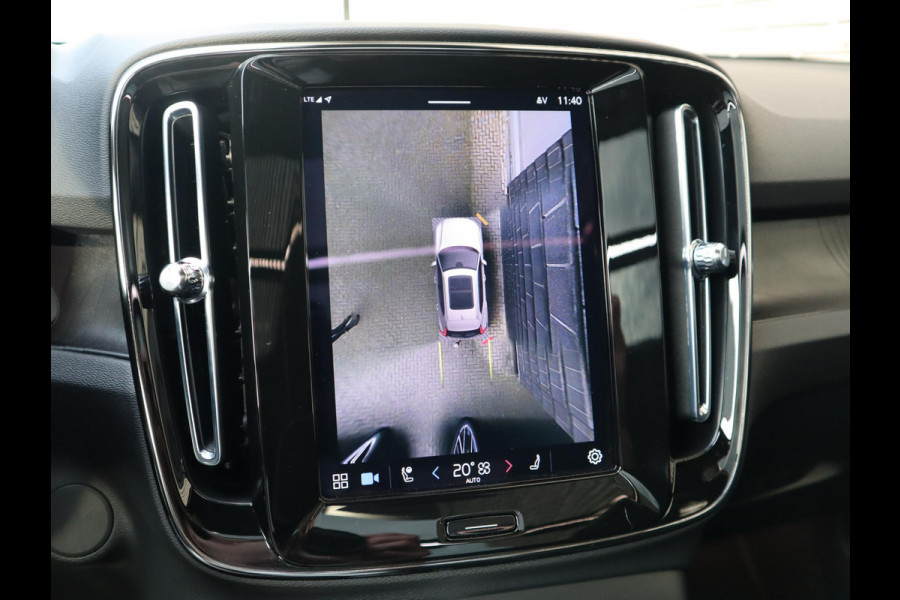 Volvo XC40 Recharge Twin Ultimate 78 kWh / Panoramadak / Stoelverwarming / Parkeersensoren voor+achter / Apple Carplay/Android Auto / 19 Inch / LED / Harman Kardon