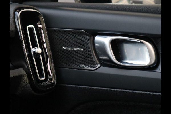 Volvo XC40 Recharge Twin Ultimate 78 kWh / Panoramadak / Stoelverwarming / Parkeersensoren voor+achter / Apple Carplay/Android Auto / 19 Inch / LED / Harman Kardon