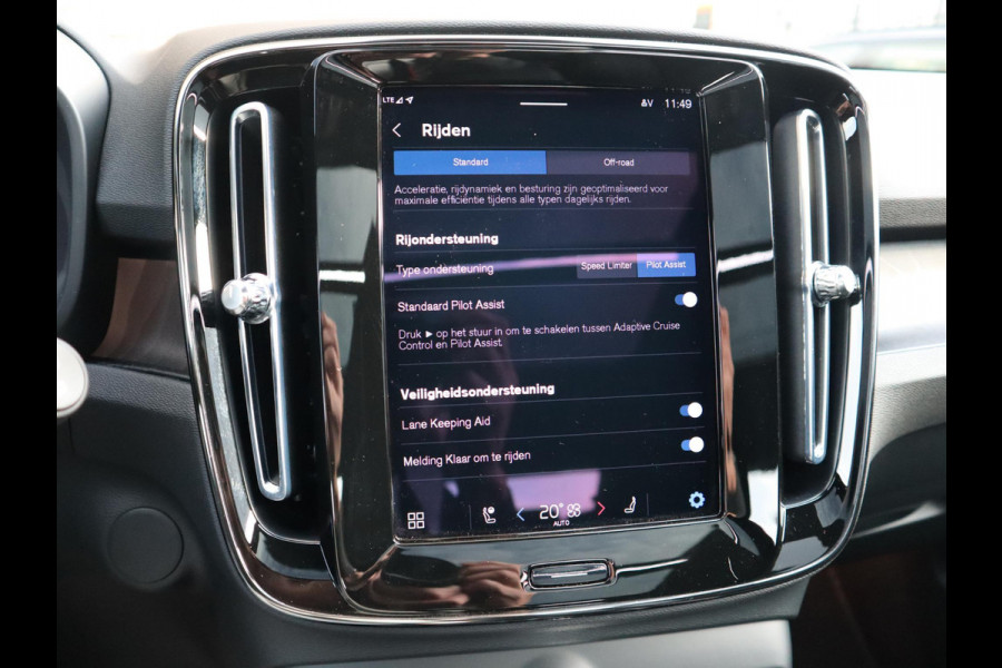 Volvo XC40 Recharge Twin Ultimate 78 kWh / Panoramadak / Stoelverwarming / Parkeersensoren voor+achter / Apple Carplay/Android Auto / 19 Inch / LED / Harman Kardon