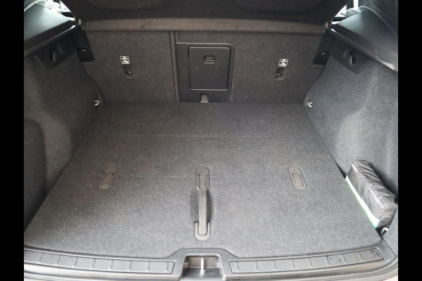 Volvo XC40 Recharge Twin Ultimate 78 kWh / Panoramadak / Stoelverwarming / Parkeersensoren voor+achter / Apple Carplay/Android Auto / 19 Inch / LED / Harman Kardon