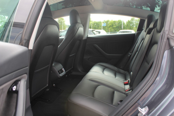 Tesla Model 3 Long Range AWD 75 kWh / NIEUWE BATTERIJ / SoH 88.4% / Trekhaak / Autopilot / Panoramadak / Camera / Leder / 19'' / Leder / Premium Audio /