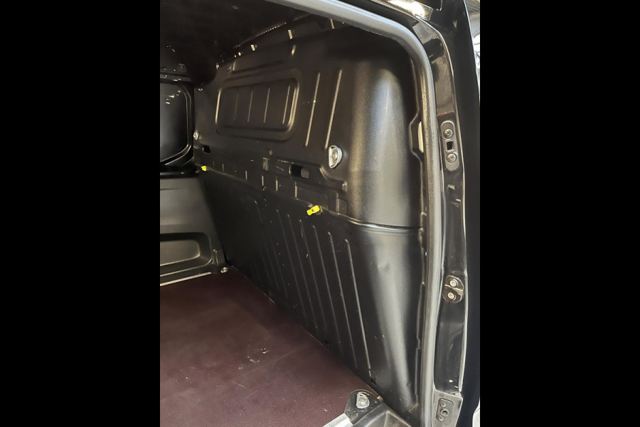 Opel Combo Benzine 1.2 Turbo L2H1 Edition 3Persoons, Airco, CruiseControl, Navigatie, Trekhaak, RIJKLAARPRIJS!