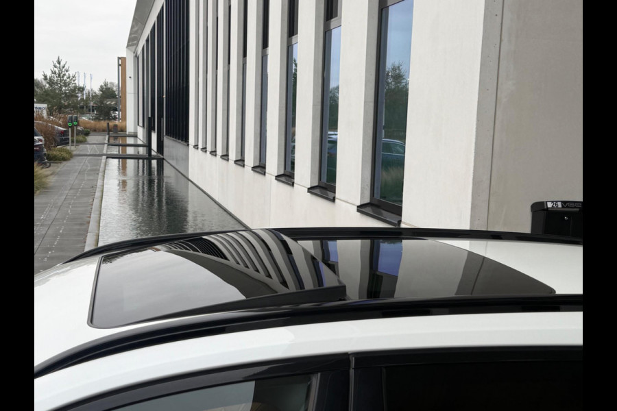 BMW 3 Serie Touring 330e Automaat M- Sport pakket, panoramadak, electr. trekhaak, camera, conqac leder sportinterieur