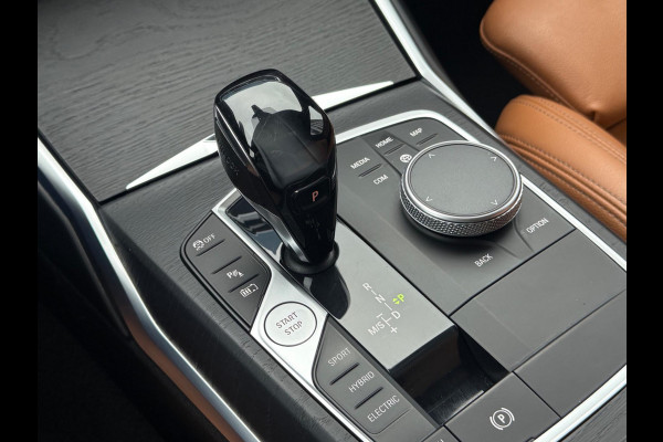 BMW 3 Serie Touring 330e Automaat M- Sport pakket, panoramadak, electr. trekhaak, camera, conqac leder sportinterieur