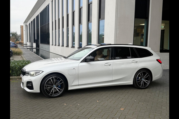 BMW 3 Serie Touring 330e Automaat M- Sport pakket, panoramadak, electr. trekhaak, camera, conqac leder sportinterieur