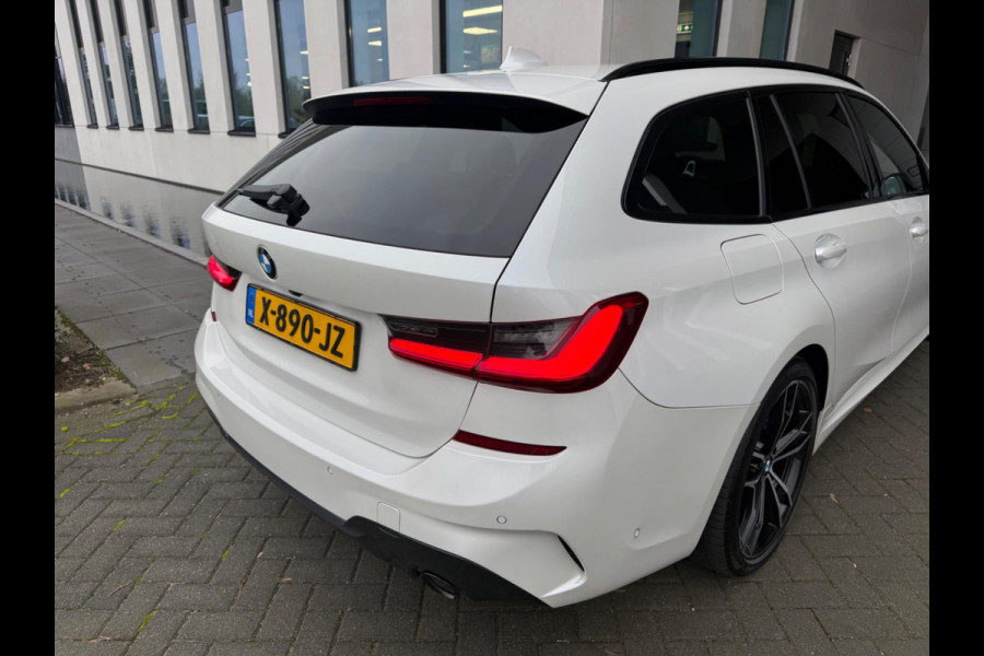 BMW 3 Serie Touring 330e Automaat M- Sport pakket, panoramadak, electr. trekhaak, camera, conqac leder sportinterieur