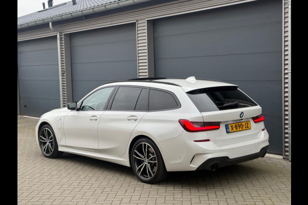 BMW 3 Serie Touring 330e Automaat M- Sport pakket, panoramadak, electr. trekhaak, camera, conqac leder sportinterieur