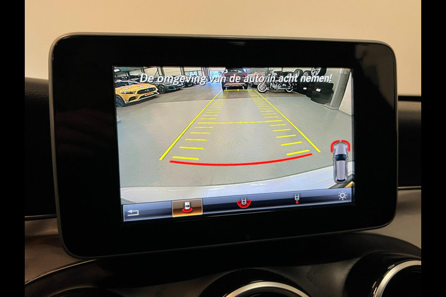 Mercedes-Benz C-Klasse Estate 180 / AMG / Pano / NL-auto / Trekhaak